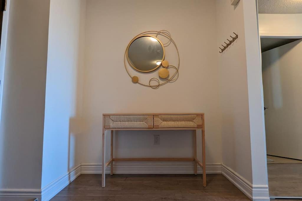 Lovely 2 Bed Condo In Downtown Торонто Экстерьер фото
