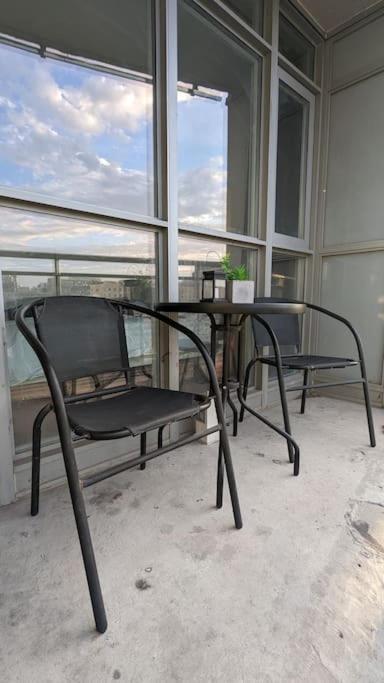 Lovely 2 Bed Condo In Downtown Торонто Экстерьер фото