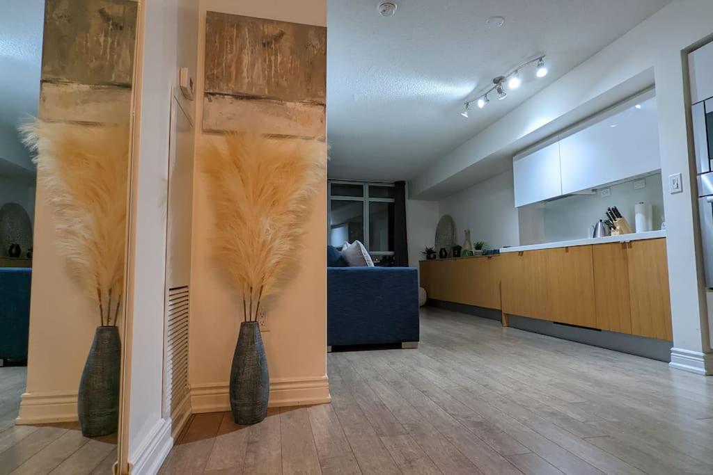 Lovely 2 Bed Condo In Downtown Торонто Экстерьер фото