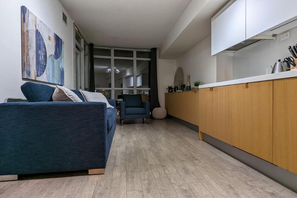 Lovely 2 Bed Condo In Downtown Торонто Экстерьер фото