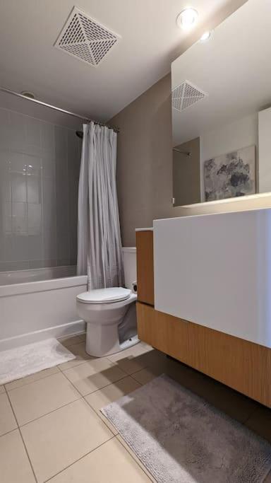 Lovely 2 Bed Condo In Downtown Торонто Экстерьер фото