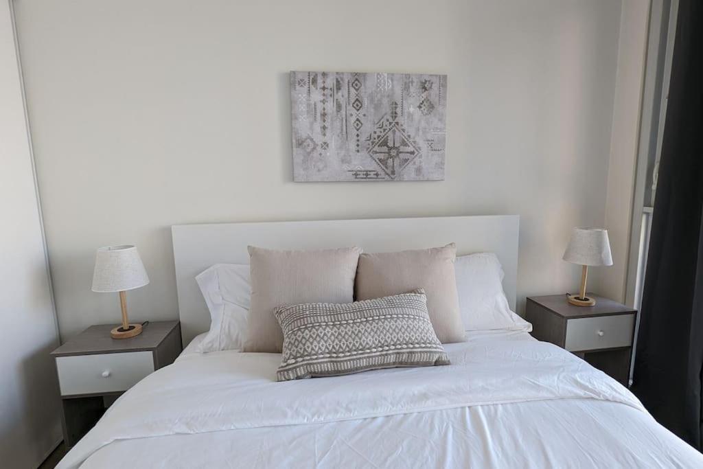 Lovely 2 Bed Condo In Downtown Торонто Экстерьер фото